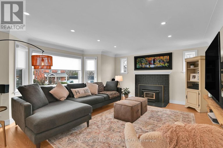 28237794/328-pleasant-park-road/alta-vistafaircrest-heights/ottawa/ontario/K1H5M8_4