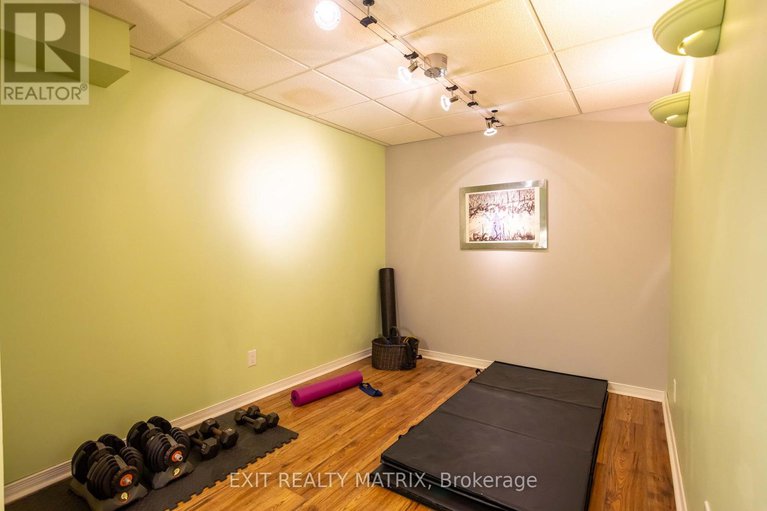 29422357/1879-rosewind-court/chapel-hill/ottawa/ontario/K1C7E3_40