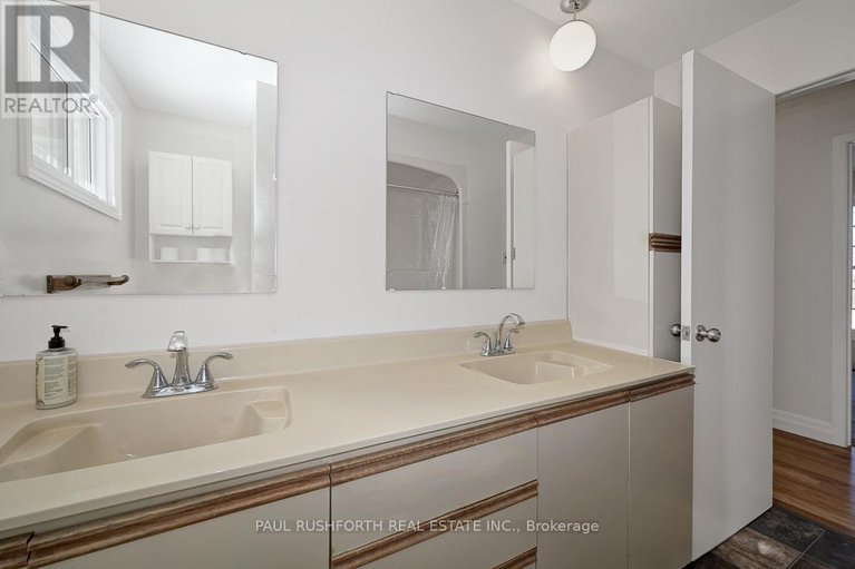 29381934/224-kennedy-lane-w/bilberry-creekqueenswood-heights/ottawa/ontario/K1E1G6_30