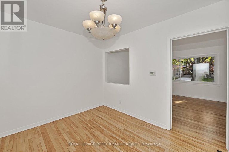 28502745/622-borthwick-avenue/castle-heightsrideau-high/ottawa/ontario/K1K2L9_11