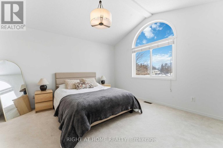 29403444/4-castle-glen-crescent/glencairnhazeldean/ottawa/ontario/K2L4H1_17