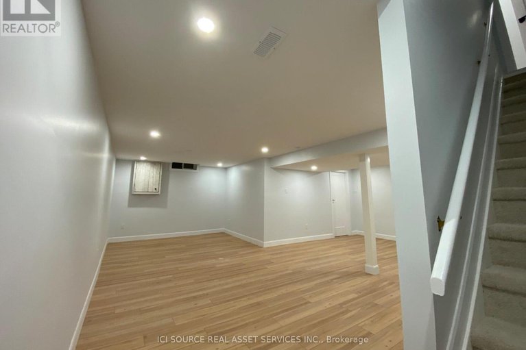 29074173/15-scharf-lane/glencairnhazeldean/ottawa/ontario/K2L2K3_30