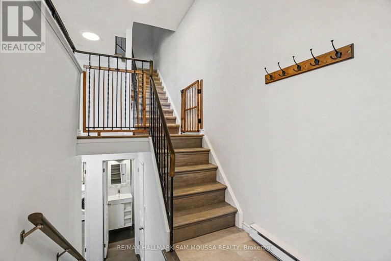 29672531/28c-woodvale-green/craig-henrywoodvale/ottawa/ontario/K2G4H4_6