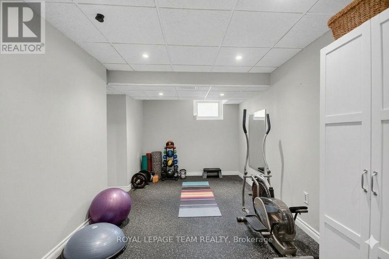 29456628/998-harkness-avenue-avenue/riverside-park/ottawa/ontario/K1V6P2_33