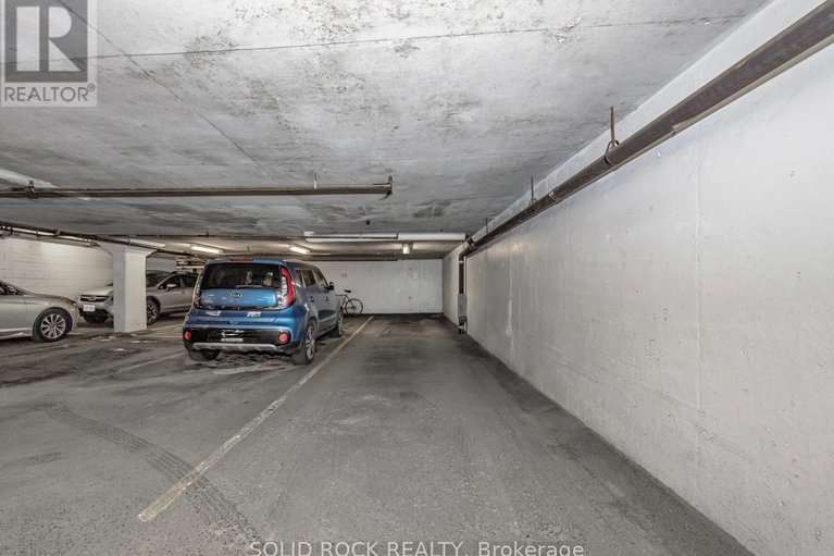 28469437/302-939-north-river-road/overbrook/ottawa/ontario/K1K3V2_20