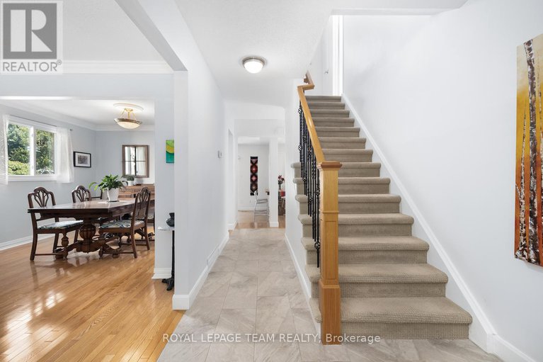 28840948/1179-st-moritz-court/convent-glen-north/ottawa/ontario/K1C2B2_4