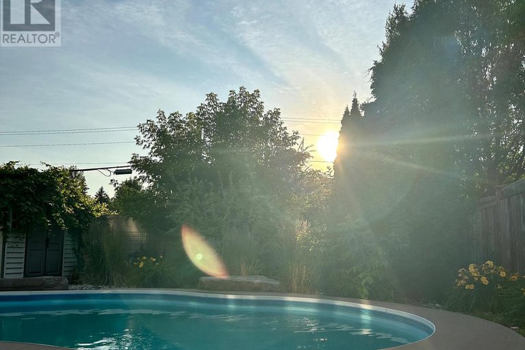 29392515/4466-shoreline-drive/riverside-southgloucester-glen/ottawa/ontario/K1V1R7_28