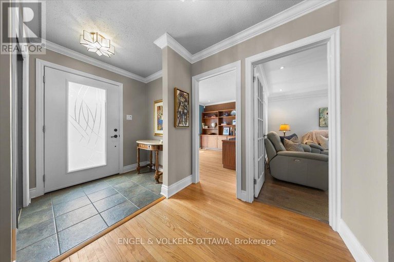 29548999/33-okanagan-drive/bruce-farmgraham-parkqualicumbellands/ottawa/ontario/K2H7E9_6