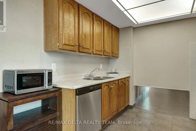 29672097/1001-555-brittany-drive/viscount-alexander-park/ottawa/ontario/K1K4C5_16