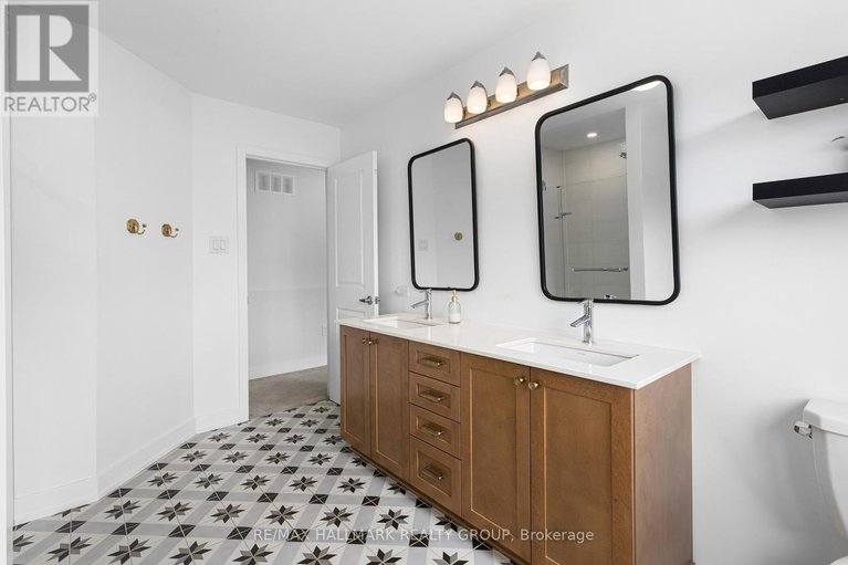 28477772/258-fountainhead-drive/mer-bleuebradley-estatesanderson-park/ottawa/ontario/K1W0H4_21