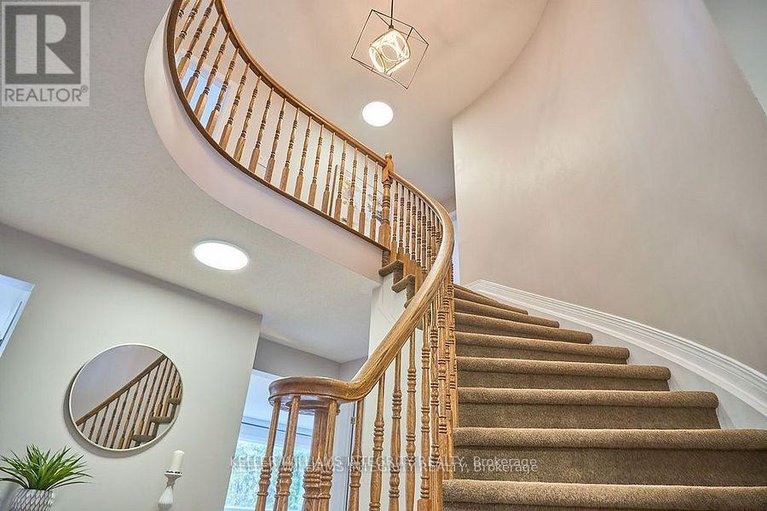 28409851/9-shannondoe-crescent/bridlewood/ottawa/ontario/K2M2C8_18