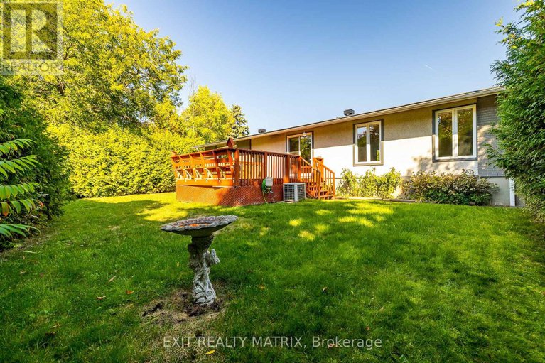 28932484/8-brian-crescent/bruce-farmgraham-parkqualicumbellands/ottawa/ontario/K2H6X3_31