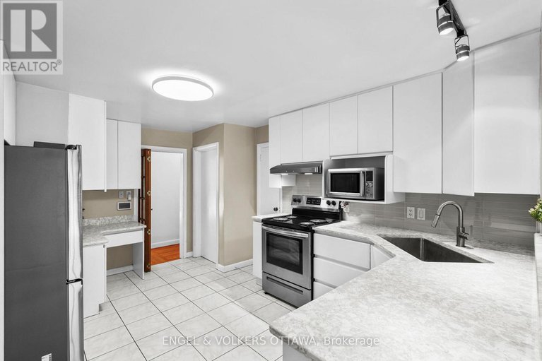 28894842/337-mountbatten-avenue/alta-vistafaircrest-heights/ottawa/ontario/K1H5W2_9