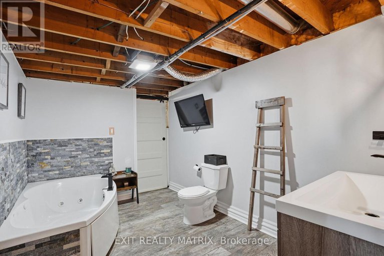 29432668/635-front-road-w/lorignal/champlain/ontario/K0B1K0_25