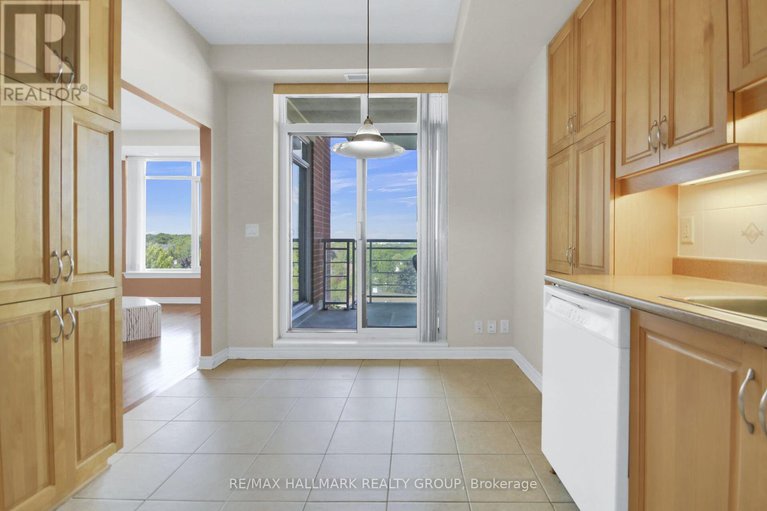 28856481/608-136-darlington-private/hunt-clubwestern-community/ottawa/ontario/K1V0X6_13