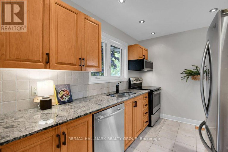 28891656/14-roundhay-drive/manordale/ottawa/ontario/K2G1B5_13