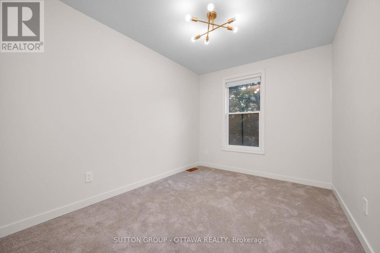 28982502/1-marielle-court/fairfield-heights/ottawa/ontario/K2B8P3_19