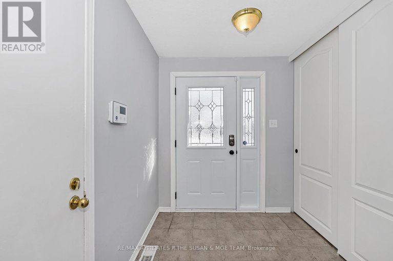 29307486/52-kenmare-place/cedargrovefraserdale/ottawa/ontario/K2J3L9_5