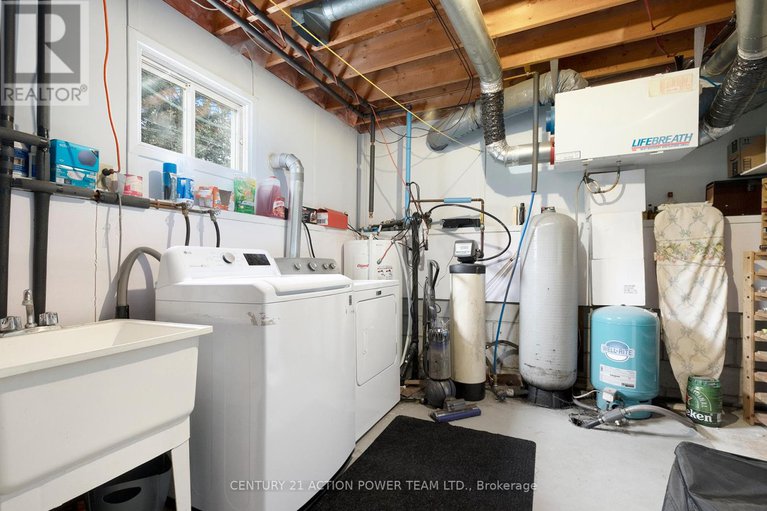 28245608/13065-riverside-drive/south-dundas-williamsburgh-twp/south-dundas/ontario/L3B5N6_13