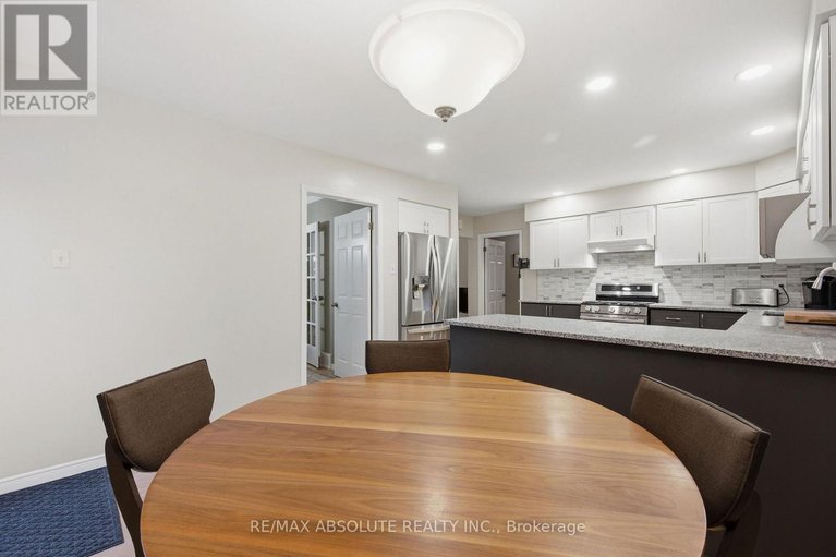 29522201/605-rowanwood-avenue/mckellarhighland/ottawa/ontario/K2A3E3_16