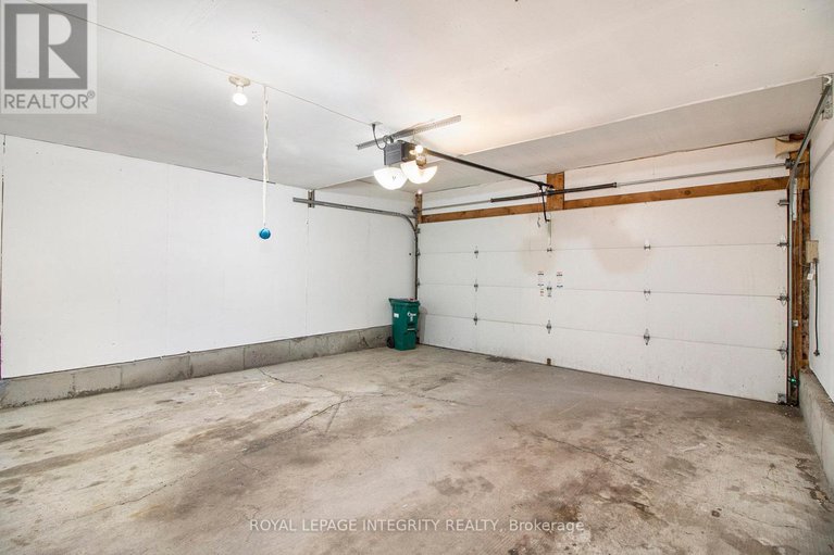 28422244/2044-wildflower-drive/queenswood-heights-south/ottawa/ontario/K1E3R5_26