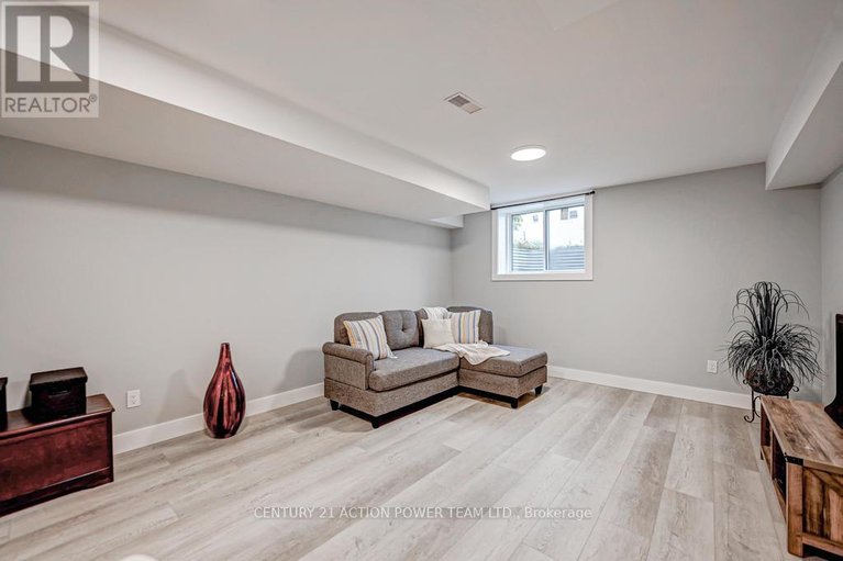 29566257/1149-and-1149-b-1149-parisien-street/cyrville-rdindustrial-park/ottawa/ontario/K1B3N3_14