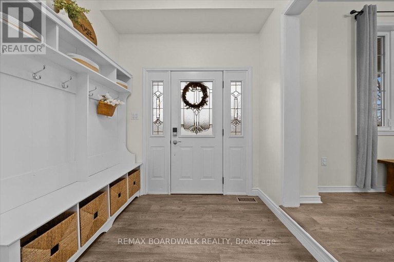 29673250/8044-craig-farm-drive/metcalfe/ottawa/ontario/K0A2P0_2