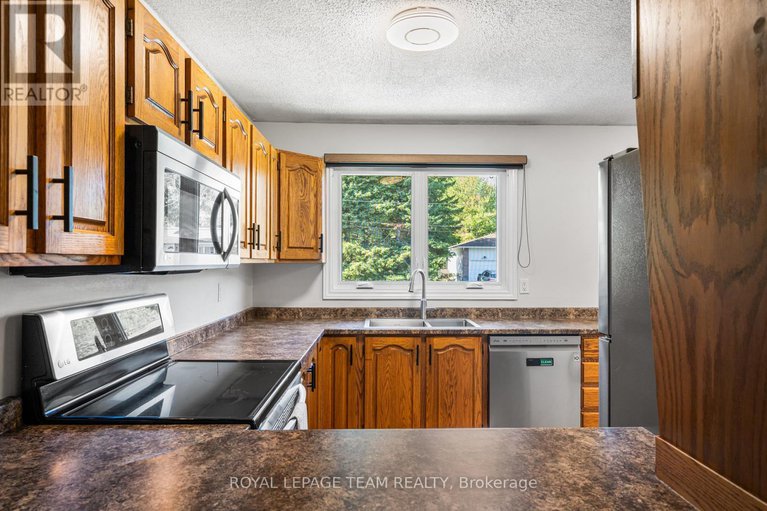 29023588/6521-jack-pine-crescent/greely/ottawa/ontario/K4P1E1_15