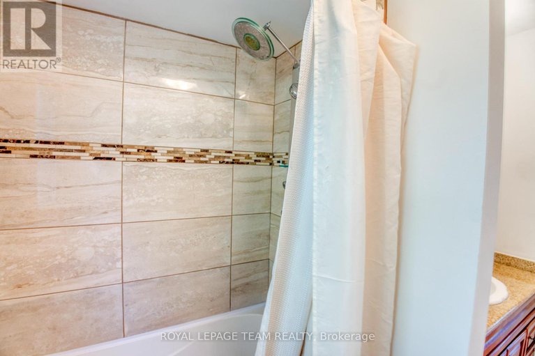 28854199/8-huntsman-crescent/bridlewood/ottawa/ontario/K2M1J2_32