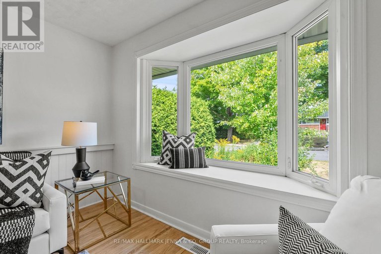 28797764/1246-cobden-road/queensway-terrace-southridgeview/ottawa/ontario/K2C2Z9_6