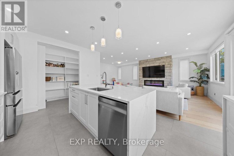 28431666/1357-mory-street/emerald-woodssawmill-creek/ottawa/ontario/K1T1C8_17