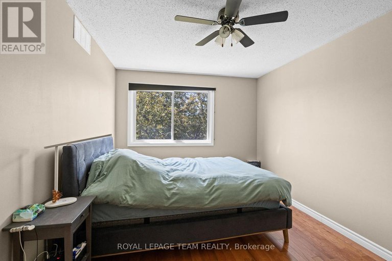 28879068/35-ivylea-street/craig-henrywoodvale/ottawa/ontario/K2G4X1_19