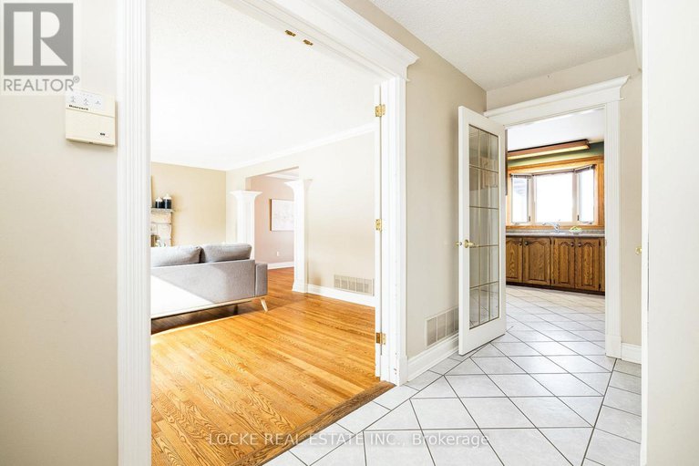 29431769/279-hoylake-crescent/bilberry-creekqueenswood-heights/ottawa/ontario/K1E1M1_21