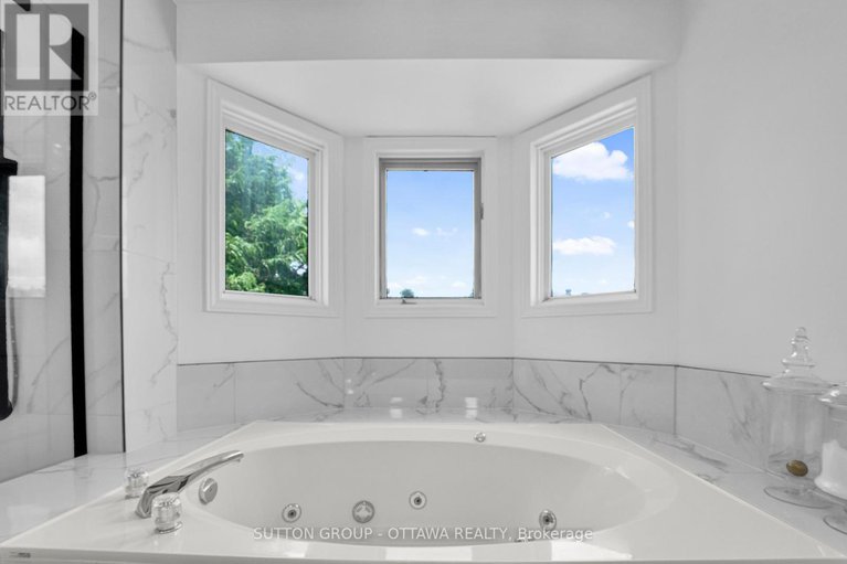 28504074/2163-johnston-road/hunt-club-park/ottawa/ontario/K1G5K2_34