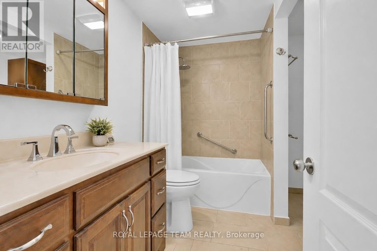 29645242/d-30-black-forest-lane/arbeatha-park/ottawa/ontario/K2H5C8_30