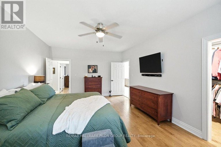 28588530/3086-green-pine-court/cumberland-west/ottawa/ontario/K4C1R9_16