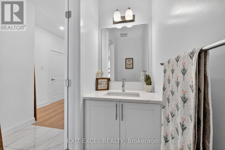 29373647/240-zinnia-way/riverside-southgloucester-glen/ottawa/ontario/K4M0K8_19