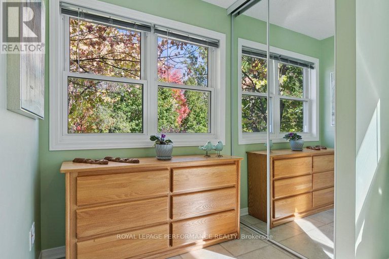 29032584/560-thomson-street/viscount-alexander-park/ottawa/ontario/K1K2J8_26