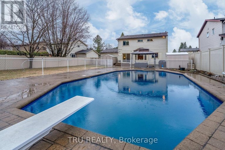 29611395/256-hoylake-crescent/bilberry-creekqueenswood-heights/ottawa/ontario/K1E2M8_40