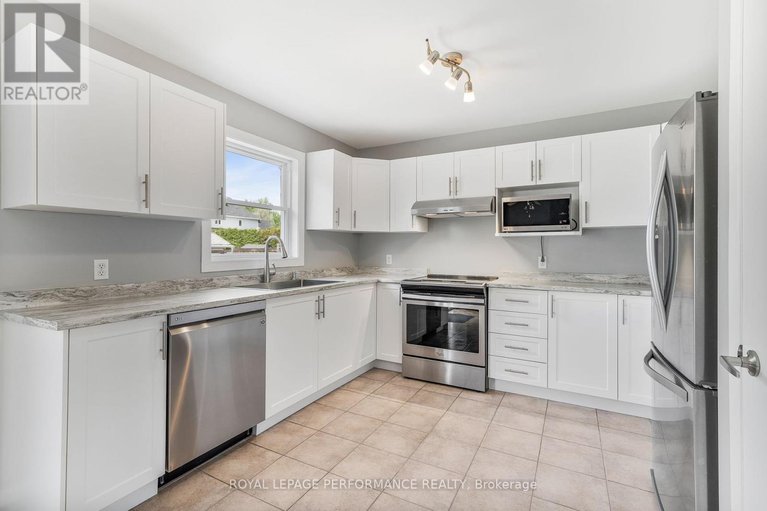 28348539/61-albert-street/embrun/russell/ontario/K0A1W1_2