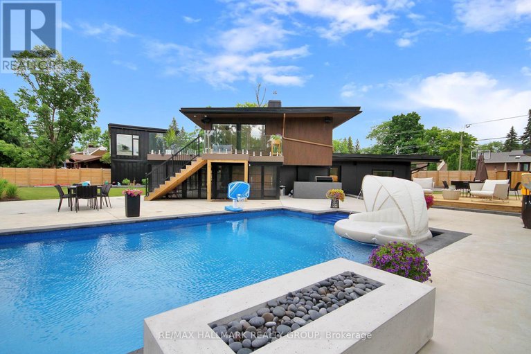28484970/227-grandview-road/crystal-bayrocky-point/ottawa/ontario/K2H8B9_40