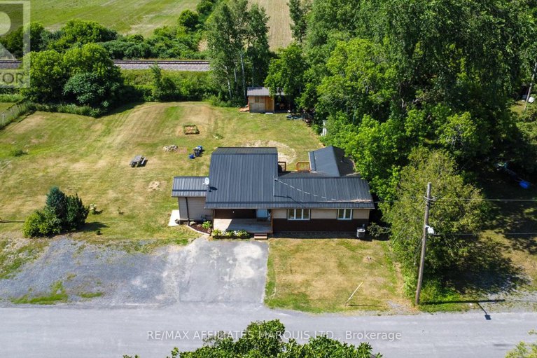 28523953/21895-seguin-mill-street/north-glengarry-lochiel-twp/north-glengarry/ontario/K0B1H0_27