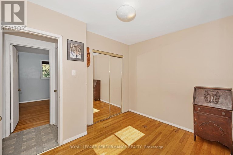 28956685/890-bermuda-avenue/overbrookcastle-heights/ottawa/ontario/K1K0V9_11