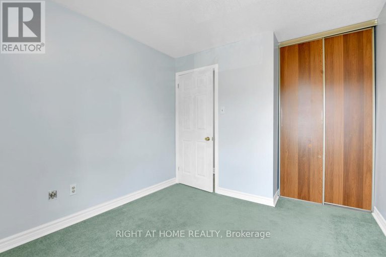 28616090/92-1913-stonehenge-crescent-s/pineview/ottawa/ontario/K1B4N7_24