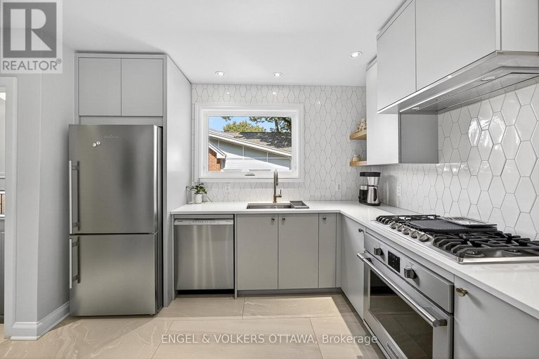 28835292/557-roosevelt-avenue/mckellarhighland/ottawa/ontario/K2A2A2_18