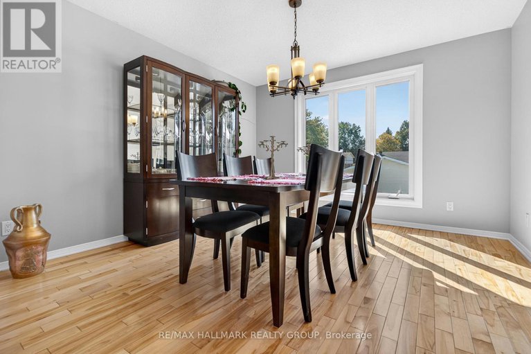 29338988/1354-gaultois-avenue/chateauneuf/ottawa/ontario/K1C3G6_8