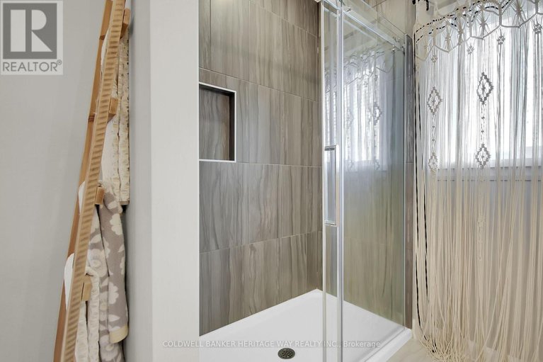 29034500/218-owen-lucas-street/mcnabbraeside-twps/mcnabbraeside/ontario/K7S3G8_24