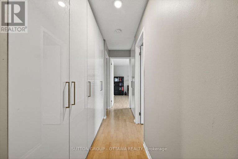 29217900/317-214-viewmount-drive/borden-farmstewart-farmcarleton-heightsparkwood-hills/ottawa/ontario/K2E7X3_17