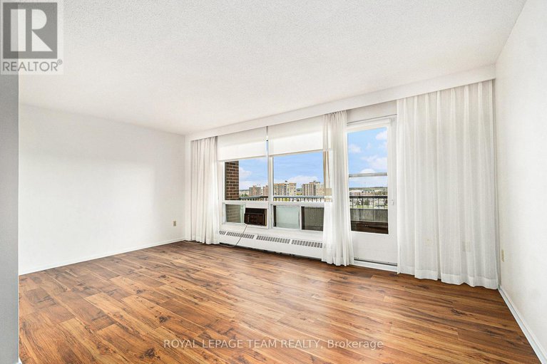 28289249/706-20-chesterton-drive/borden-farmstewart-farmcarleton-heightsparkwood-hills/ottawa/ontario/K2E6Z7_6
