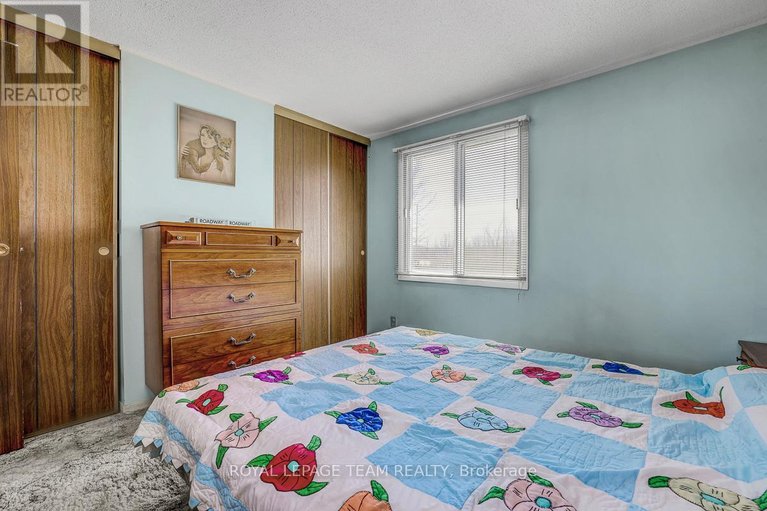 29655714/5523-mitch-owens-road/manotick-south-to-roger-stevens/ottawa/ontario/K1X1C2_14